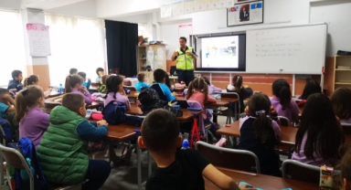 Kahramanmaraş’ta jandarma ekipleri öğrencileri bilgilendirdi