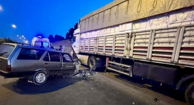 -Kahramanmaraş’ta tırın altında kalan otomobil ezildi