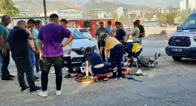 Otomobil ile motosiklet çarpıştı: 1 yaralı