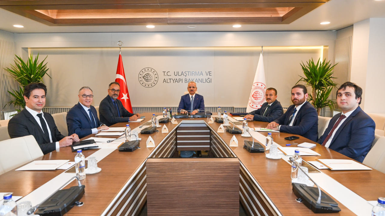 ULAŞTIRMA VE ALTYAPI BAKANI ABDULKADİR URALOĞLU CEZAYİR BÜYÜKELÇİSİ AMAR BELAN’I KABUL ETTİ