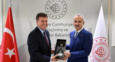 ULAŞTIRMA VE ALTYAPI BAKANI ABDULKADİR URALOĞLU İLE KKTC BAYINDIRLIK VE ULAŞTIRMA BAKANI ERHAN ARIKLI GÖRÜŞMESİ…