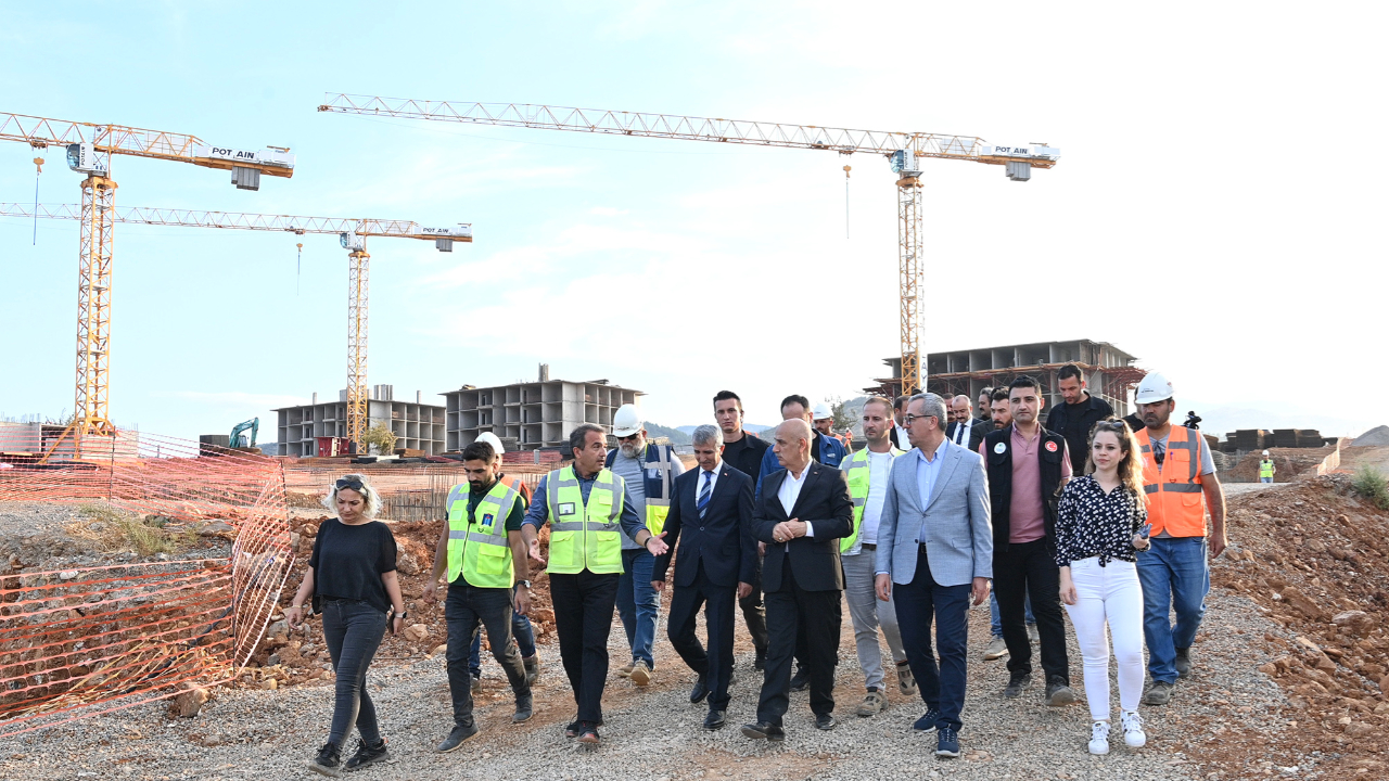 Başkan Hayrettin Güngör; “Önsen’de Kalıcı Konutlar ve Şehir Hastanesinde Süreçler Hızla İlerliyor”
