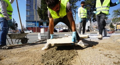 Büyükşehir, Azerbaycan Bulvarı’nda Yenilemelerini Sürdürüyor