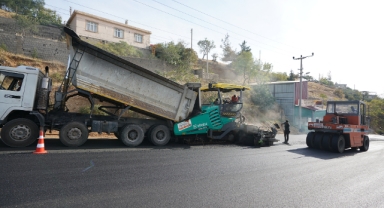 Büyükşehir, Büğlek Caddesi'nde Asfalt Çalışmalarını Sürdürüyor