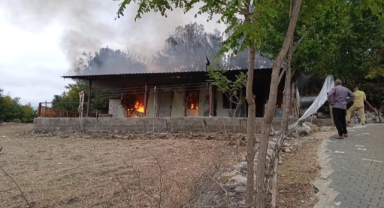 Depremzede ailenin konteynırı çıkan yangında kül oldu 
