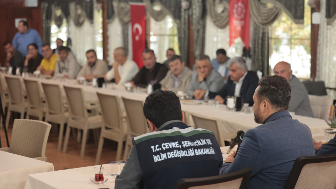 Elbistan’da kırsal mahallelerde yerinde dönüşüm projesi çerçevesinde depreme dayanıklı konutların inşası için önemli bir adım atıldı.