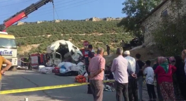 -Gaziantep'te Kamyon Kazası: 6 Ölü, 17 Yaralı