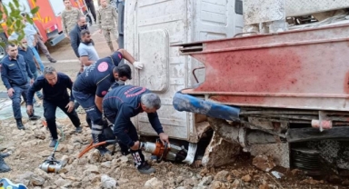 -Kahramanmaraş’ta beton kamyonu devrildi: 1 ağır 2 yaralı