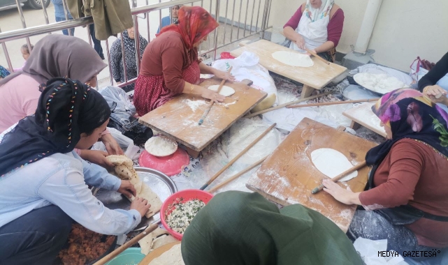 Kahramanmaraşlı depremzedeler Gazze için ekmek yaptı
