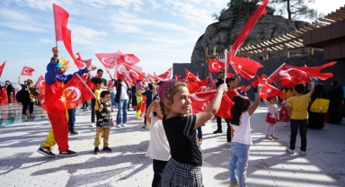 Minikler Cumhuriyet Coşkusunu Ali Kayası’nda Yaşadı