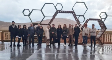 Afşin’de düzenlenen 1. Akdeniz Bienali meyvelerini vermeye başladı.