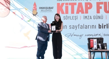 Akademisyen Anne, EXPO 2023 Kitap Fuarı’nda depremzede ebeveynlerle buluştu