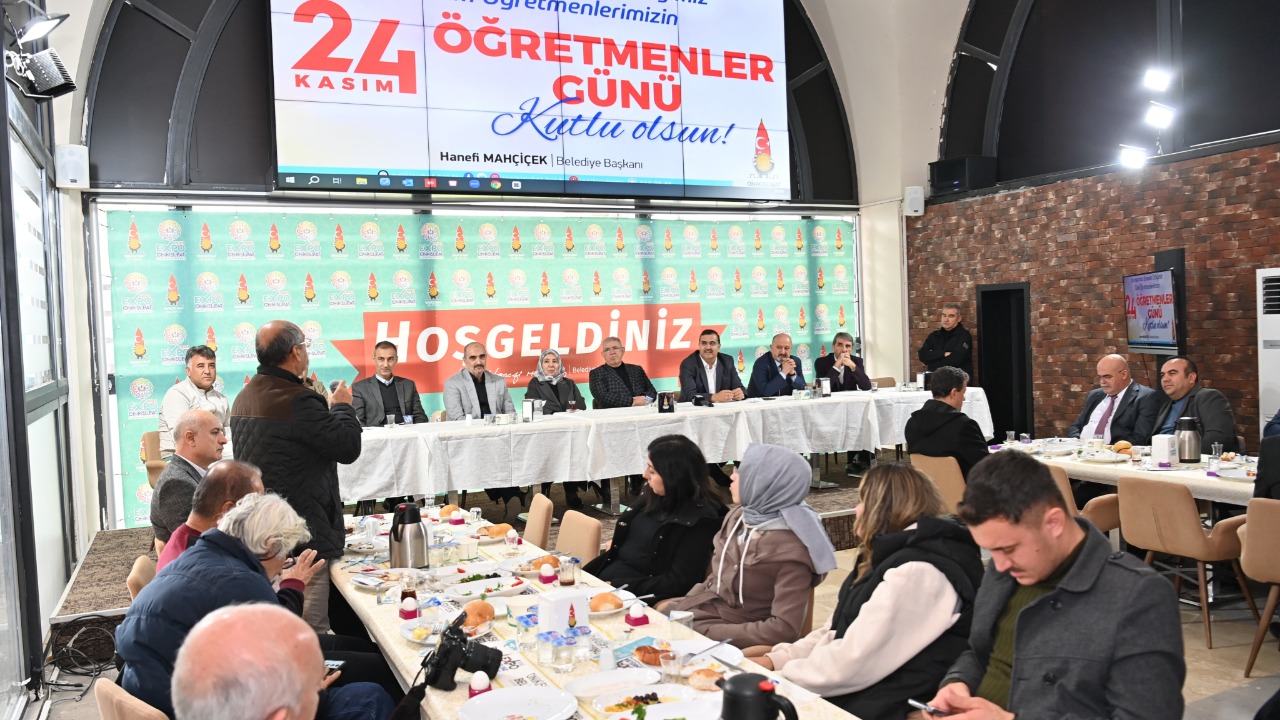 Başkan Mahçiçek, bu 24 Kasım’da da öğretmenleri unutmadı