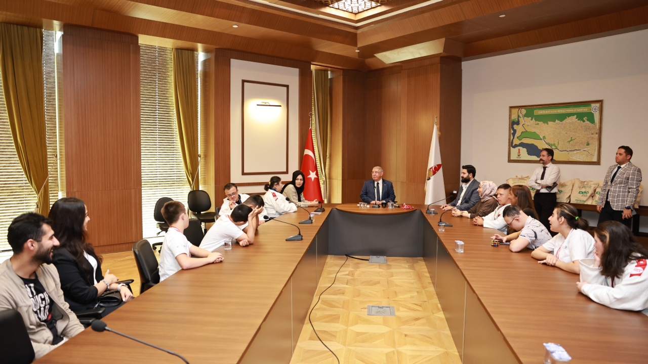 Başkan Mahçiçek, özel ihtiyaç sahibi şampiyon sporcuları ağırladı