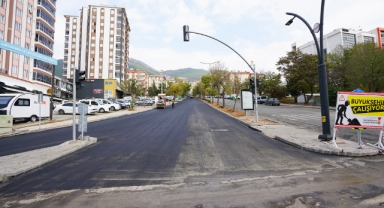 Büyükşehir, Binevler’de Asfalt Atağını Sürdürüyor