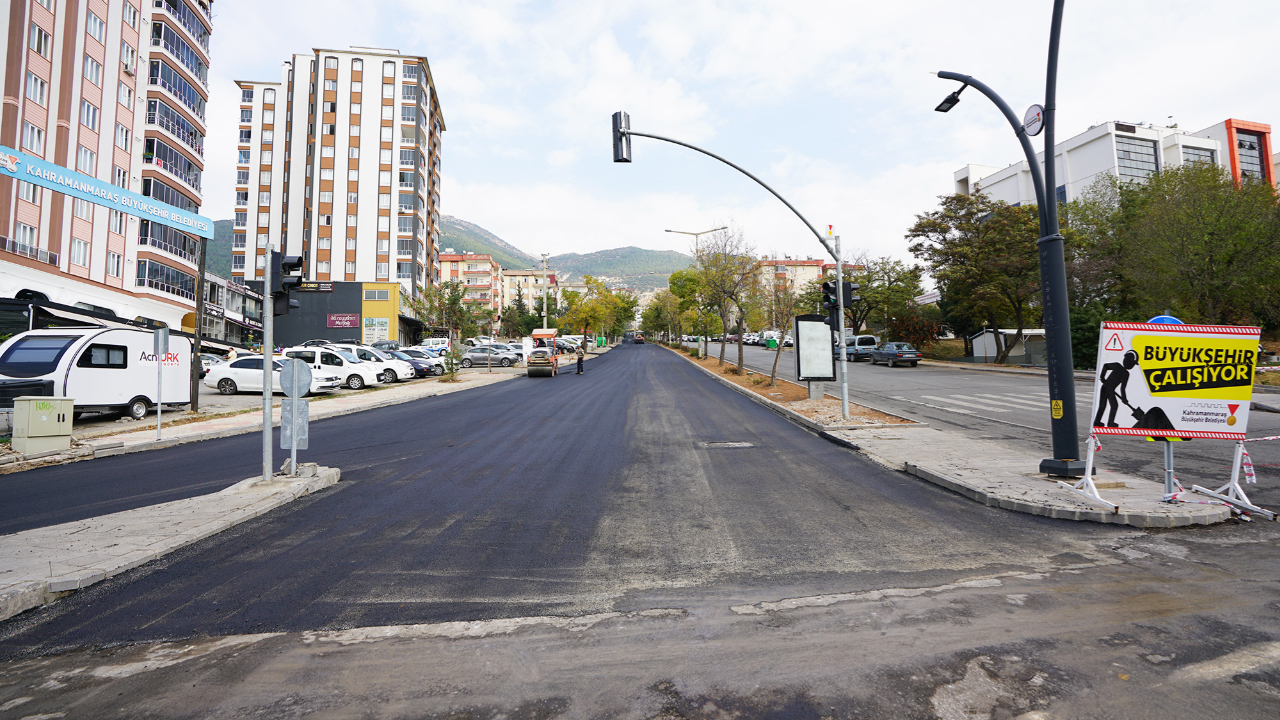 Büyükşehir, Binevler’de Asfalt Atağını Sürdürüyor