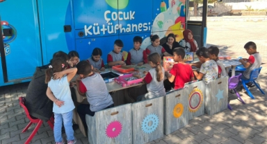 Büyükşehir’in Mobil Çocuk Kütüphanesi Büyük İlgi Görüyor