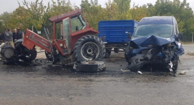 Elbistan’da traktör ikiye bölündü