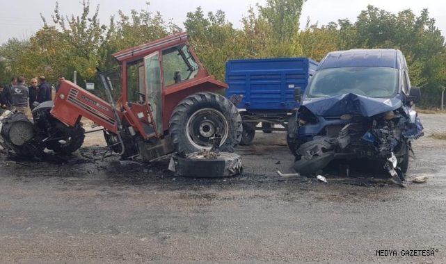 Elbistan’da traktör ikiye bölündü