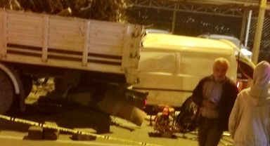 Hurda yüklü tıra aracıyla arkadan çarpan sürücü öldü