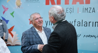Şair ve yazar Nurullah Genç, EXPO 2023 Kitap Fuarı’nda okurlarıyla buluştu