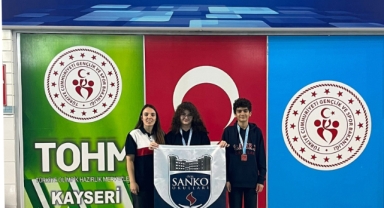 SANKO OKULLARI ÖĞRENCİLERİ TÜRKİYE YÜZME ŞAMPİYONASINA GİDİYOR