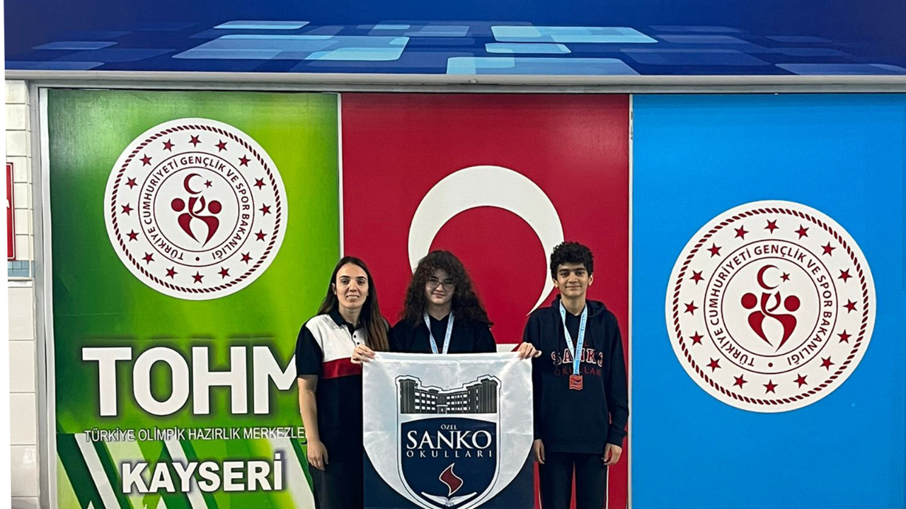 SANKO OKULLARI ÖĞRENCİLERİ TÜRKİYE YÜZME ŞAMPİYONASINA GİDİYOR