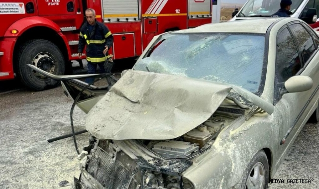 Afşin’de otomobil tankere çarptı: 2 yaralı