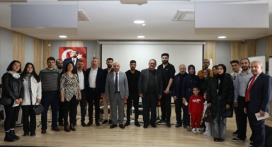 “Aşık Veysel” İstiklal Üniversitesi’nde Düzenlenen Programla Anıldı
