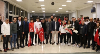 “Bugün hemşehrilerimizi karşılamaya geldik.