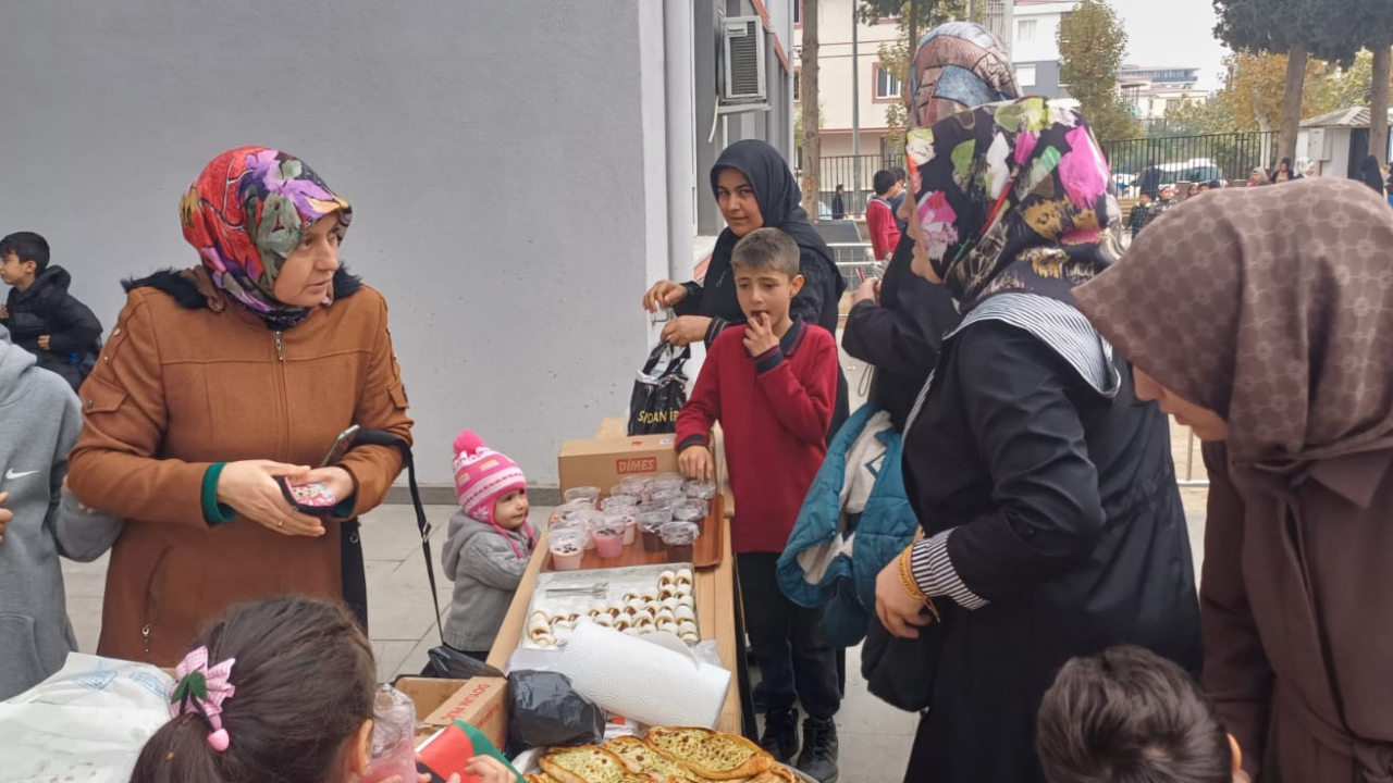 Fatih İlkokulu'ndan Gazze'ye Destek Kermesi: Yerli Malı Ürünlerle İnsanlık Dayanışması