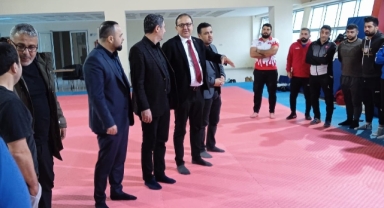 Kahramanmaraş'ta düzenlenen Birinci Kademe Karakucak Antrenörlük Kursu büyük ilgi görüyor.