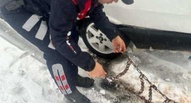 Kahramanmaraş’ta sürücülerin yardımına jandarma yetişti