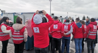 KIZILAY’DAN DEPREM BÖLGESİNE KIŞLIK YARDIM