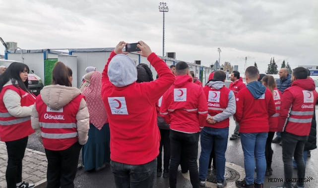 KIZILAY’DAN DEPREM BÖLGESİNE KIŞLIK YARDIM