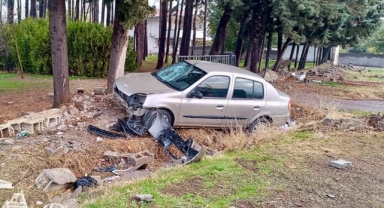 Köpeğe çarpmamak için manevra yaptı yol kenarında bekleyen çocuklara çarptı