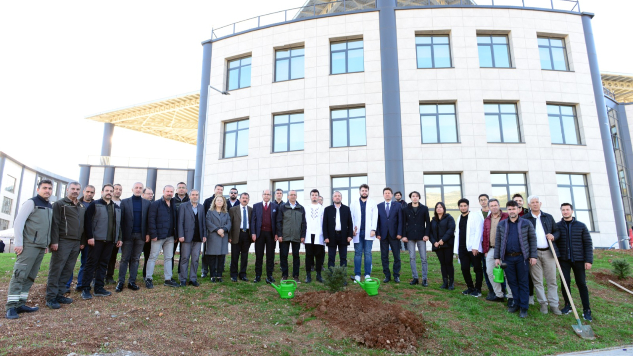 KSÜ’de “Geleceğe Nefes, Cumhuriyete Nefes” Kampanyası İçin Fidan Dikildi