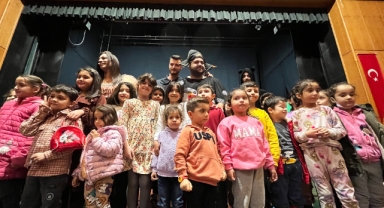 Minikler, Büyücü ve Fare Gösterisini Çok Sevdi