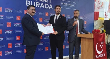 Saadet Partisi Dulkadiroğlu İlçe Başkanı Murat Kozalak, Beyaz Saray Düğün Salonu’nda düzenlenen toplantıda Saadet Partisi’nden Dulkadiroğlu Belediye Başkanlığı için aday adayı olduğunu açıkladı.