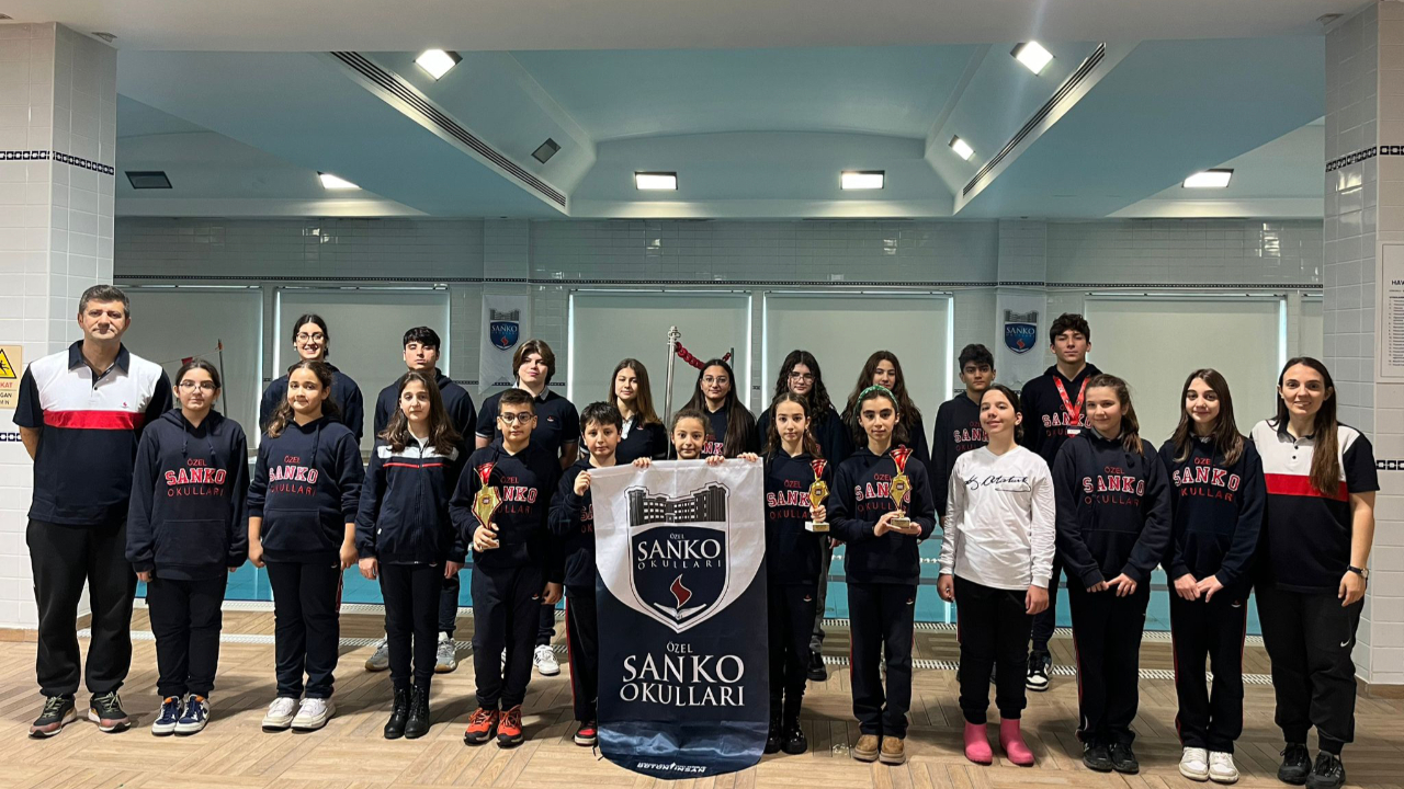 SANKO OKULLARI YÜZMEDE ÜÇ KUPA KAZANDI