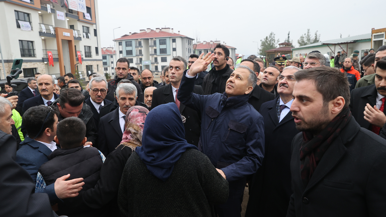 Bakan Yerlikaya, TOKİ Konutları’nda İncelemelerde Bulundu