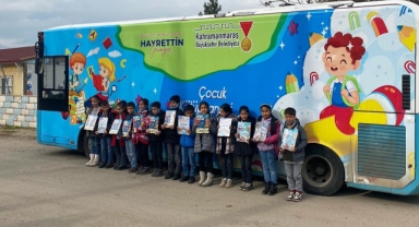 Büyükşehir’in Mobil Çocuk Kütüphanesi, Miniklerin Yüzünü Güldürdü