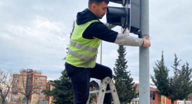 Büyükşehir, Trafik İşaretlerinin Bakım Onarımını Sürdürüyor