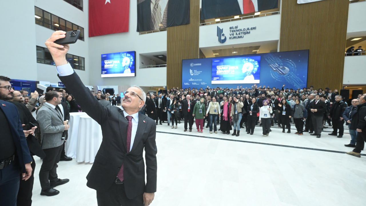 DÜNYANIN YAKITI “VERİ”, MOTORU “YAPAY ZEKA”, YOLLARI “MOBİL İLETİŞİM ŞEBEKELERİ” OLACAK