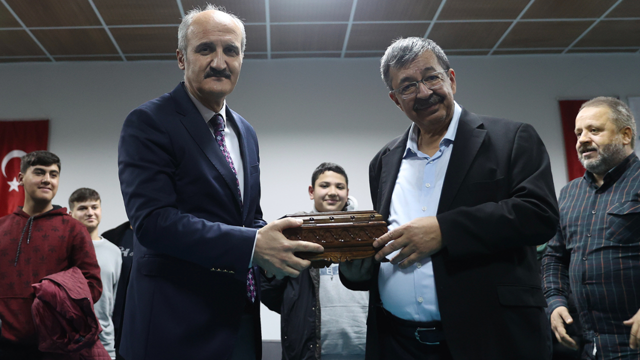HAYATİ İNANÇ DULKADİROĞLU GENÇLİK MERKEZİ’NDE SEVENLERİYLE BİR ARAYA GELDİ