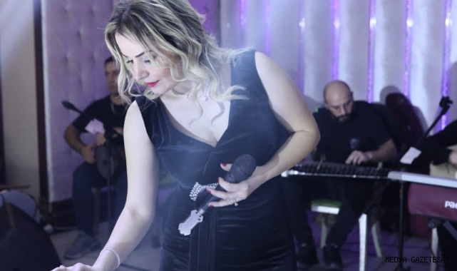 İstanbullular Aynur Özdemir Sahnesinde 2024’e Girdi