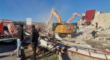Kahramanmaraş’ta enkazın altına kalan operatörün cansız bedenine ulaşıldı