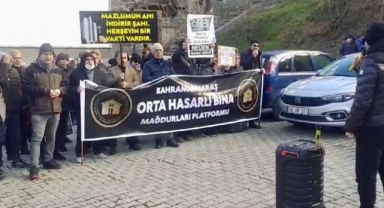 Kahramanmaraş'ta orta hasarlı bina sakinleri yürüyerek tepki gösterdi