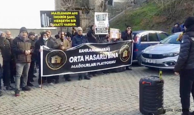 Kahramanmaraş'ta orta hasarlı bina sakinleri yürüyerek tepki gösterdi