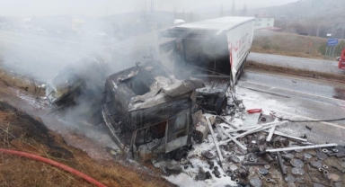 Kahramanmaraş’ta trafik kazası sonrası demir yığınına dönen tır sürücüsü öldü